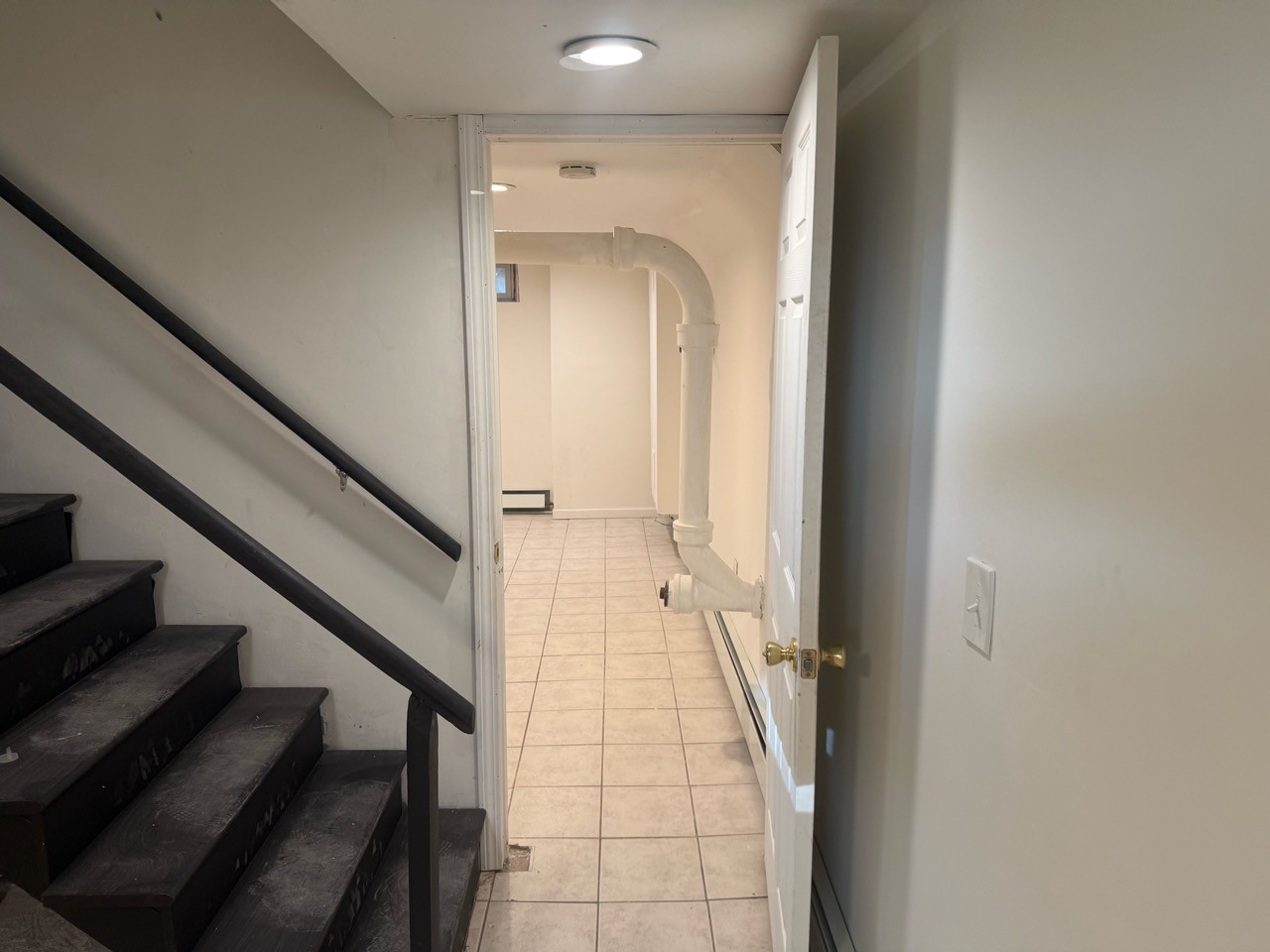 Approved photograph of Room 4 · view 9