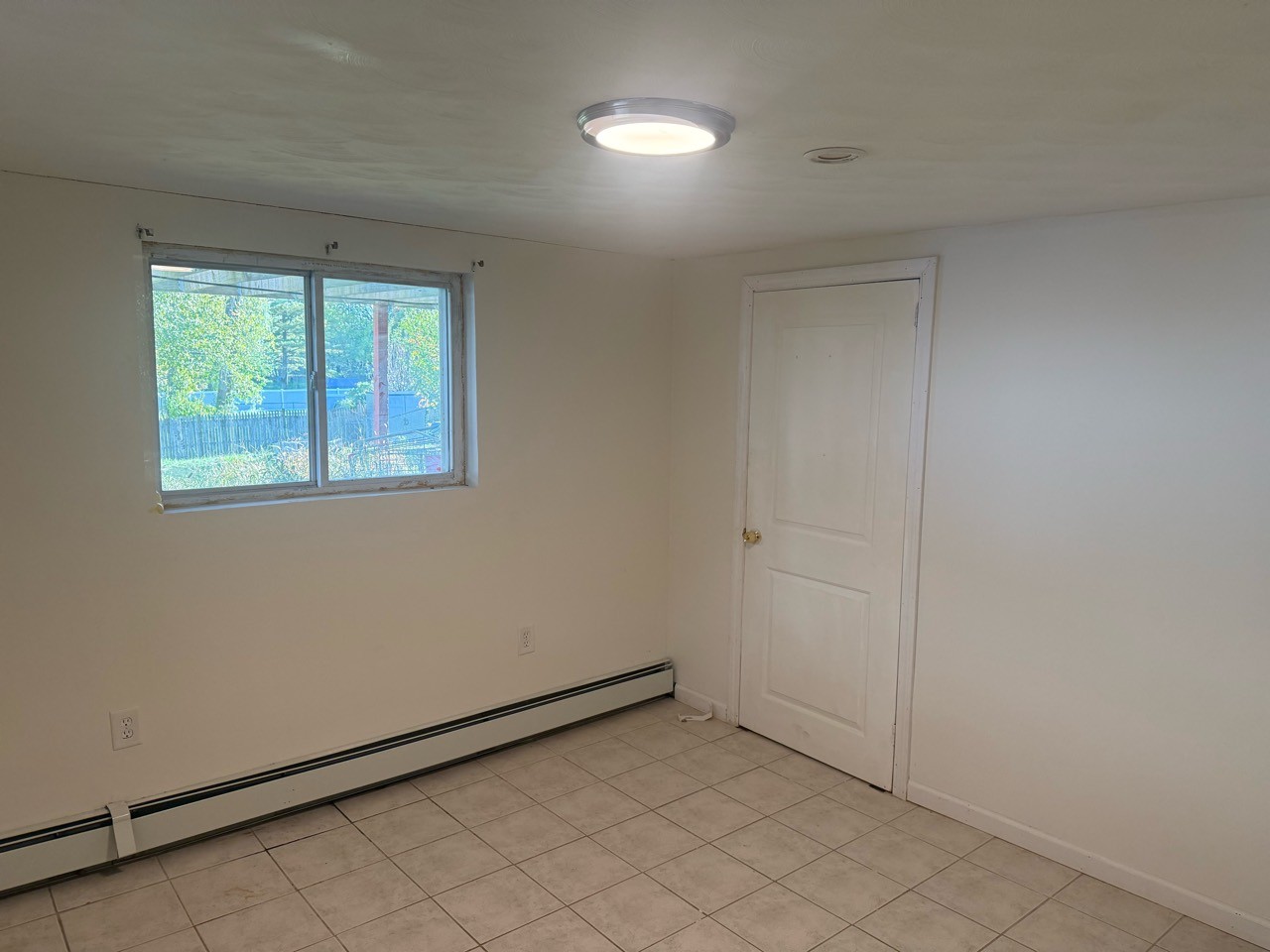 Approved photograph of Room 3 · view 4