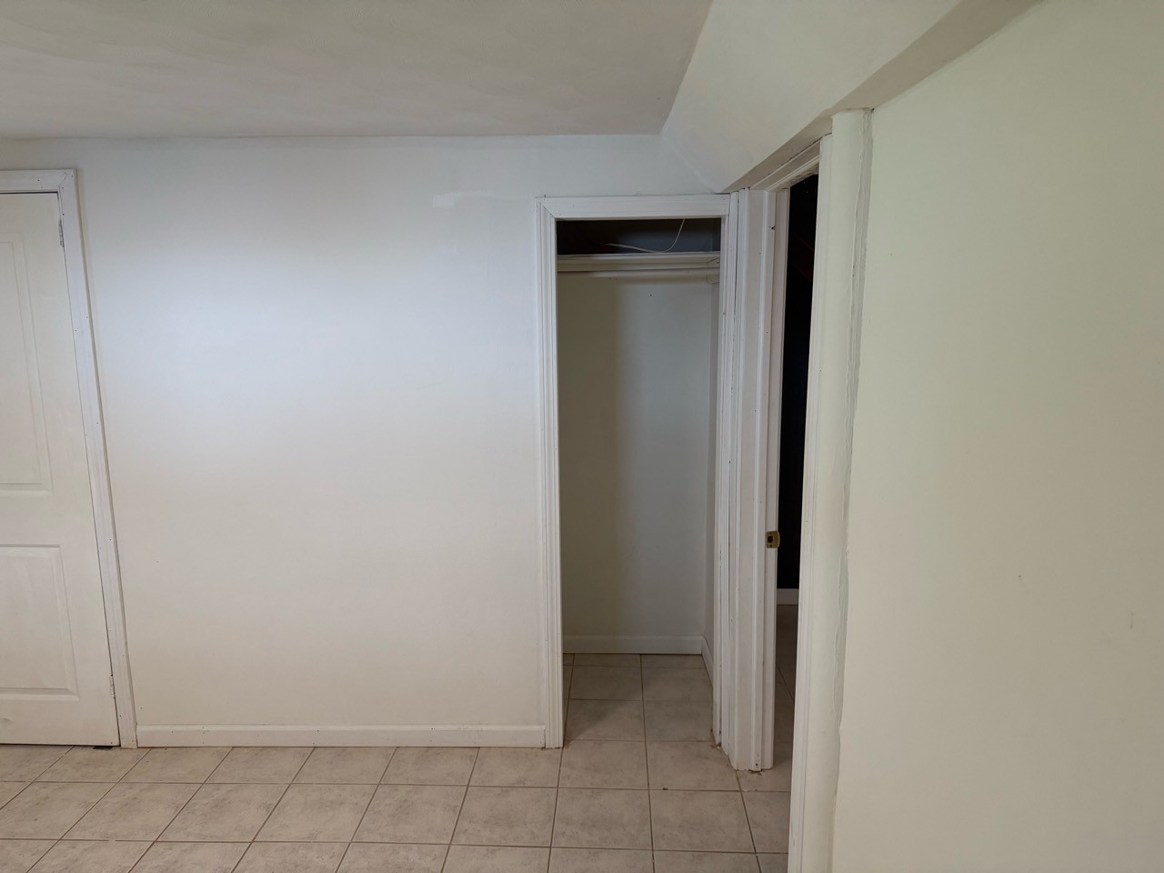 Approved photograph of Room 3 · view 5